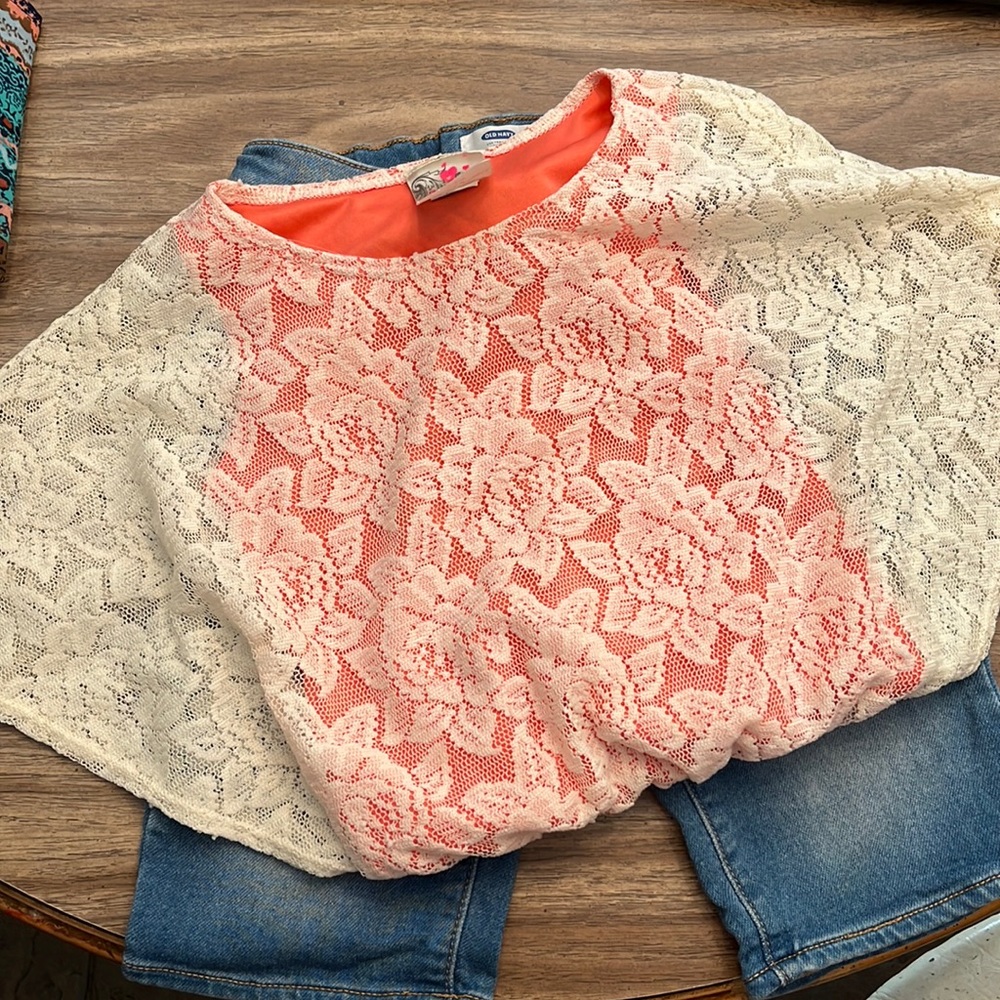 🔥🔥🔥 lot of girls clothes shirt and capri jeans 10/12